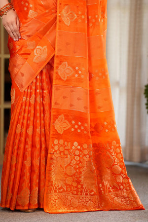 Vyomi: Silk blend saree with contrast blouse piece Sathiraa Sarees