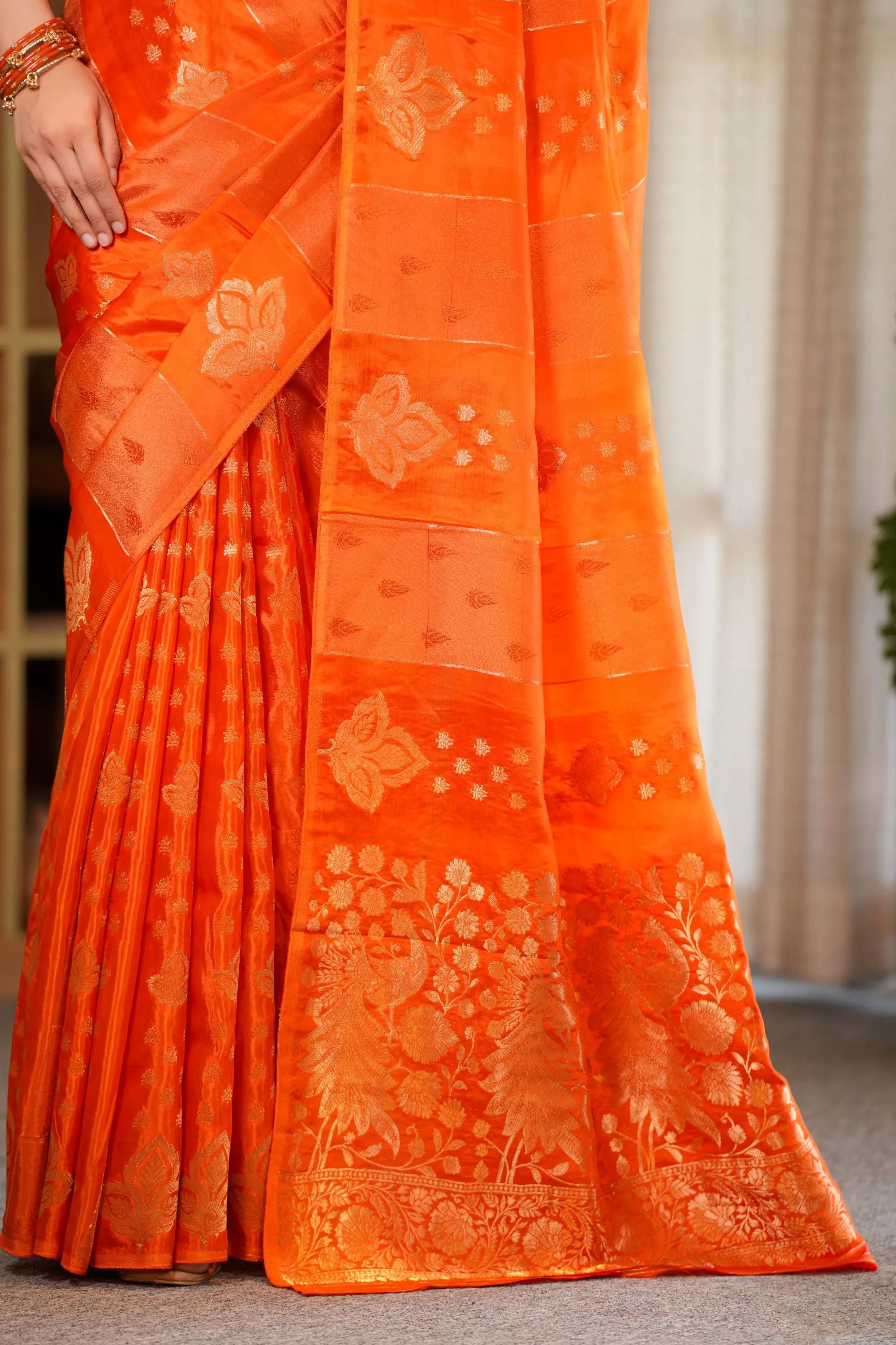 Image of Vyomi: Silk blend saree with contrast blouse piece Sathiraa Sarees