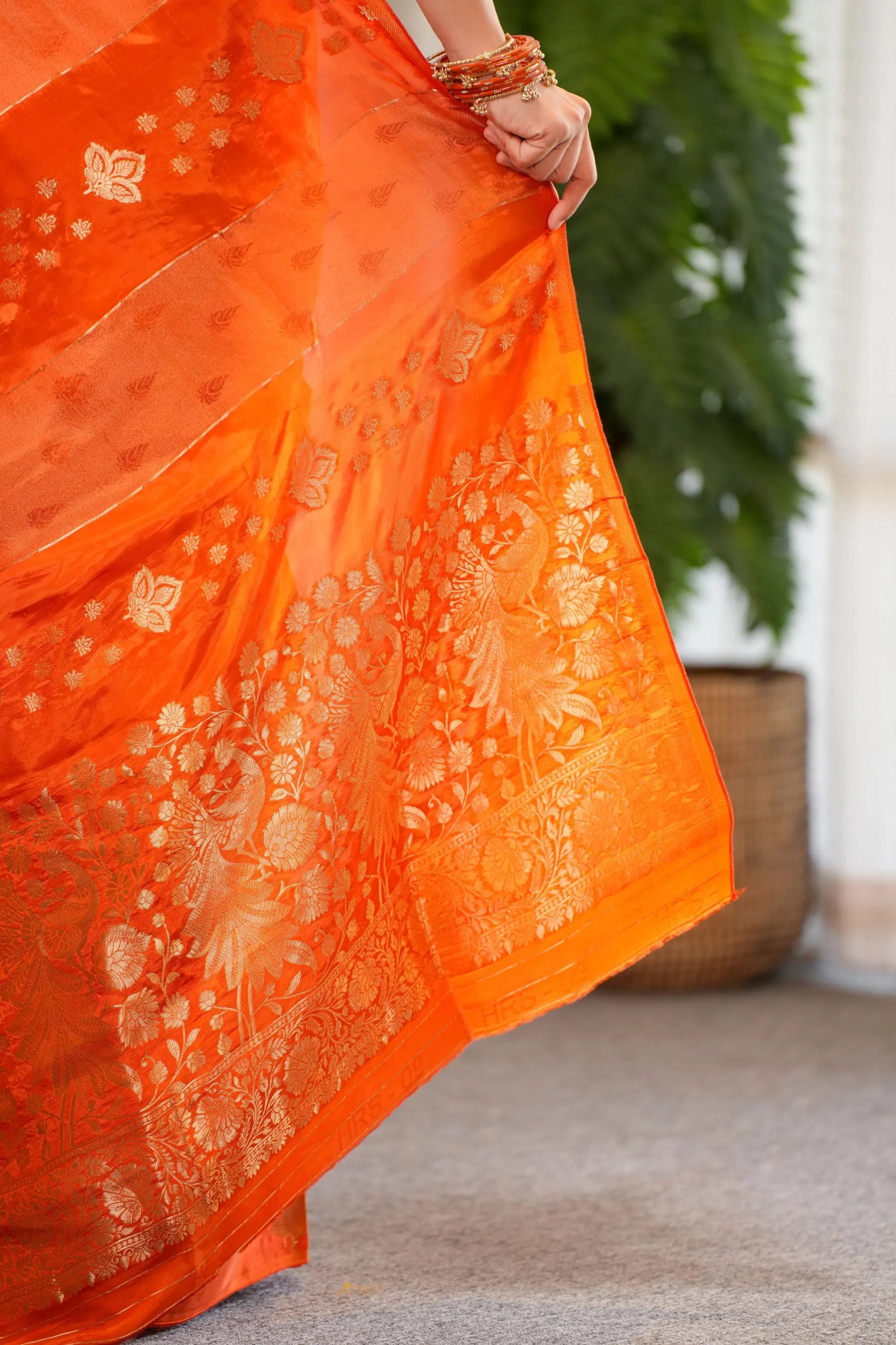 Image of Vyomi: Silk blend saree with contrast blouse piece Sathiraa Sarees