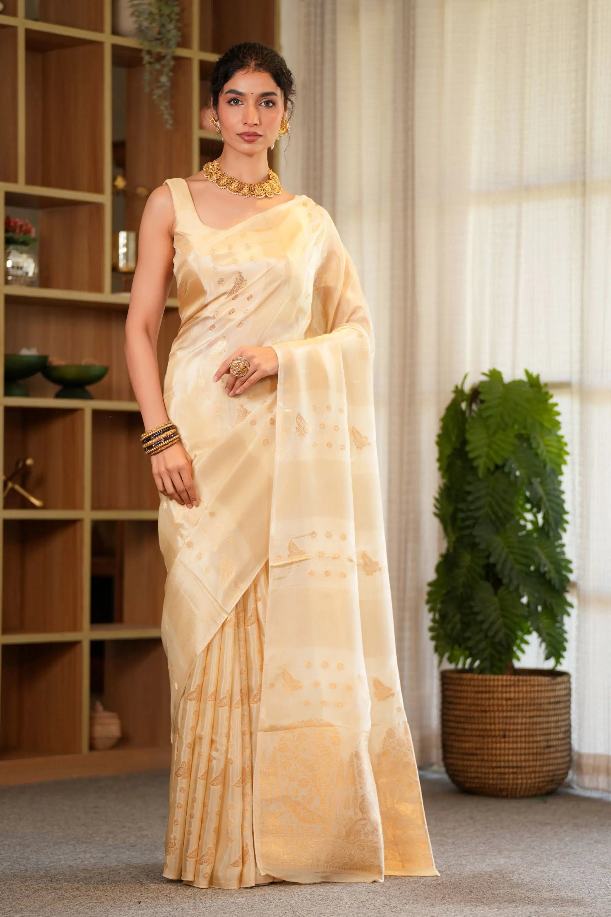 Image of Aarini: Silk blend saree with contrast blouse piece Sathiraa Sarees