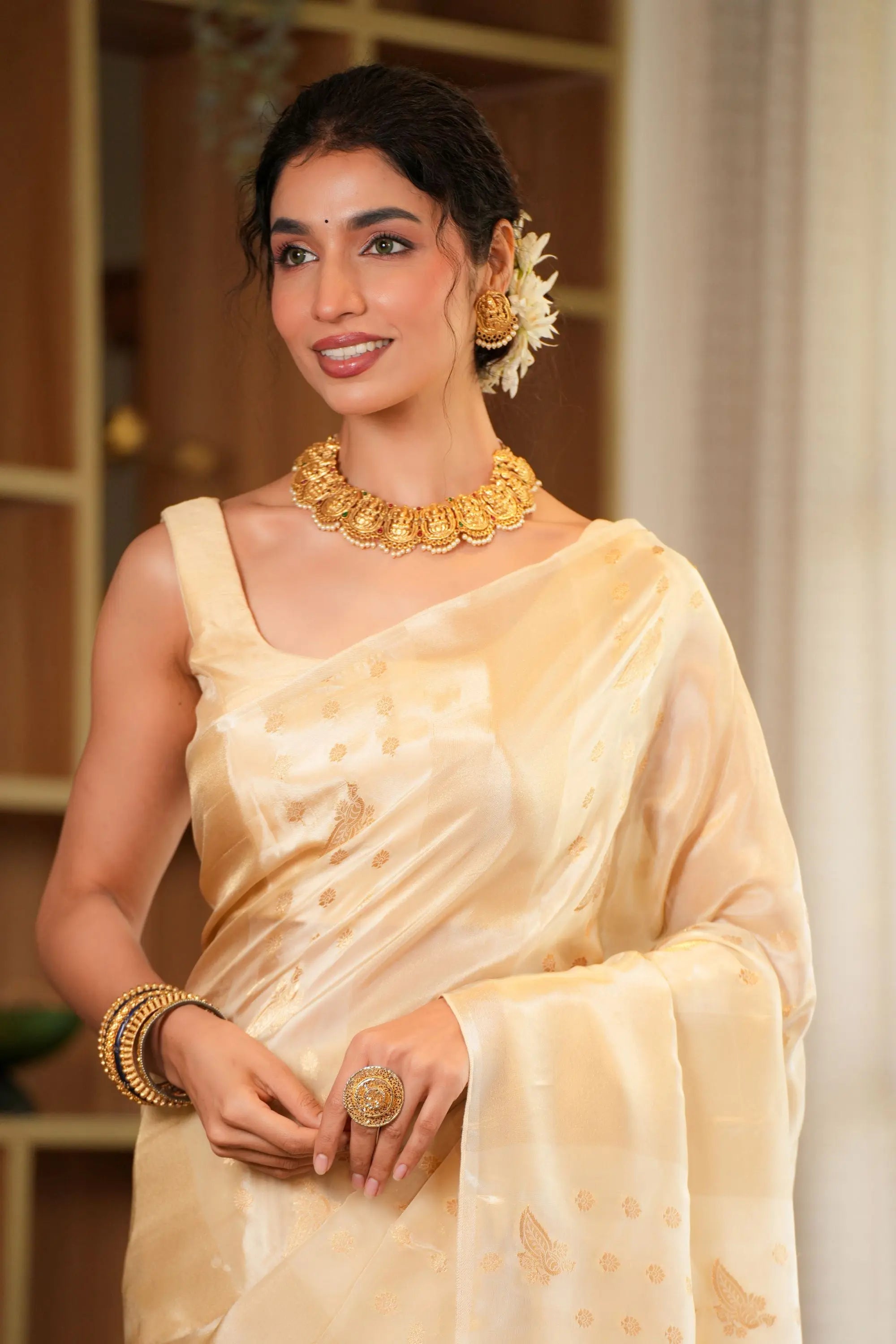 Image of Aarini: Silk blend saree with contrast blouse piece Sathiraa Sarees
