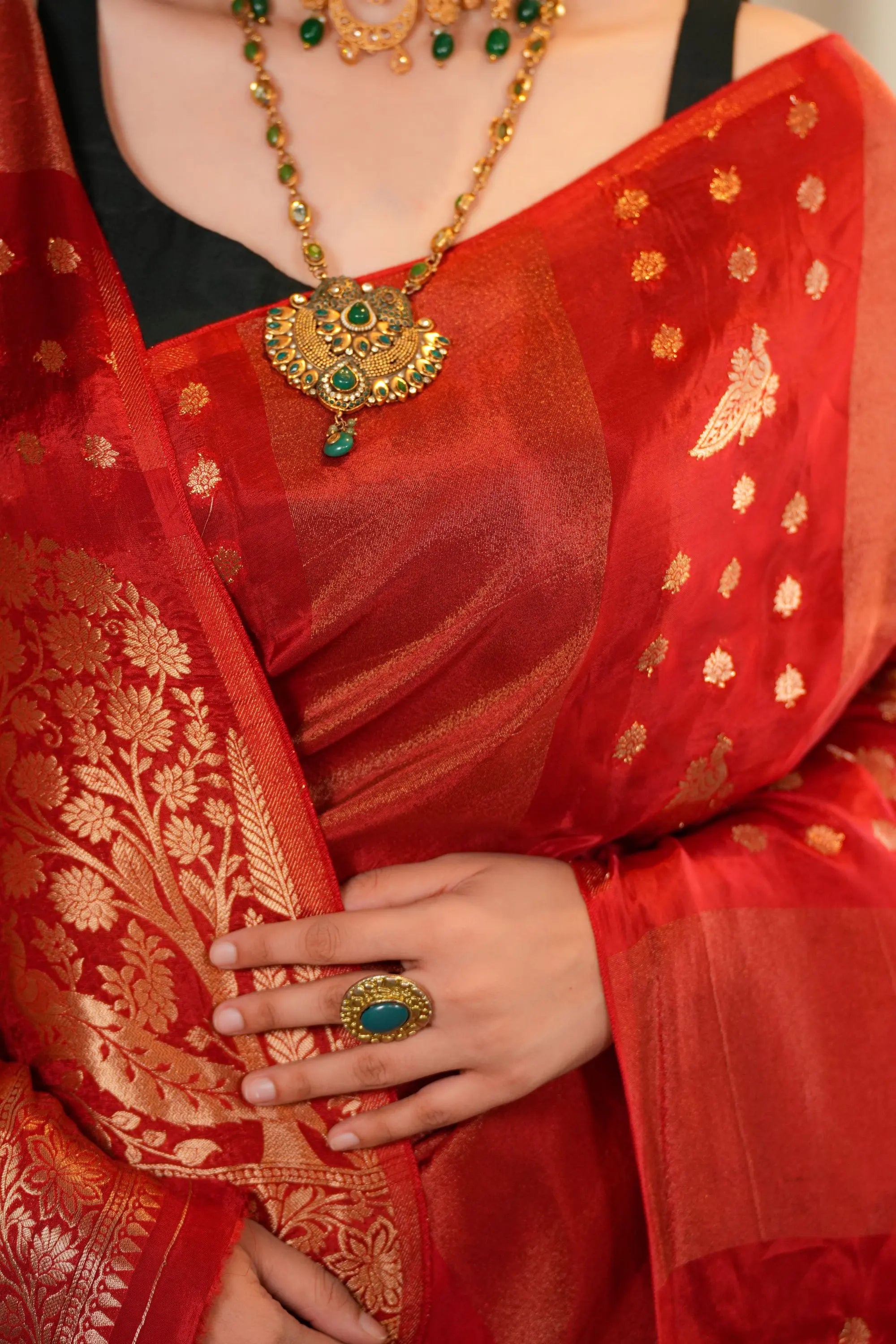 Image of Tavisha : Silk blend saree with contrast blouse piece Sathiraa Sarees