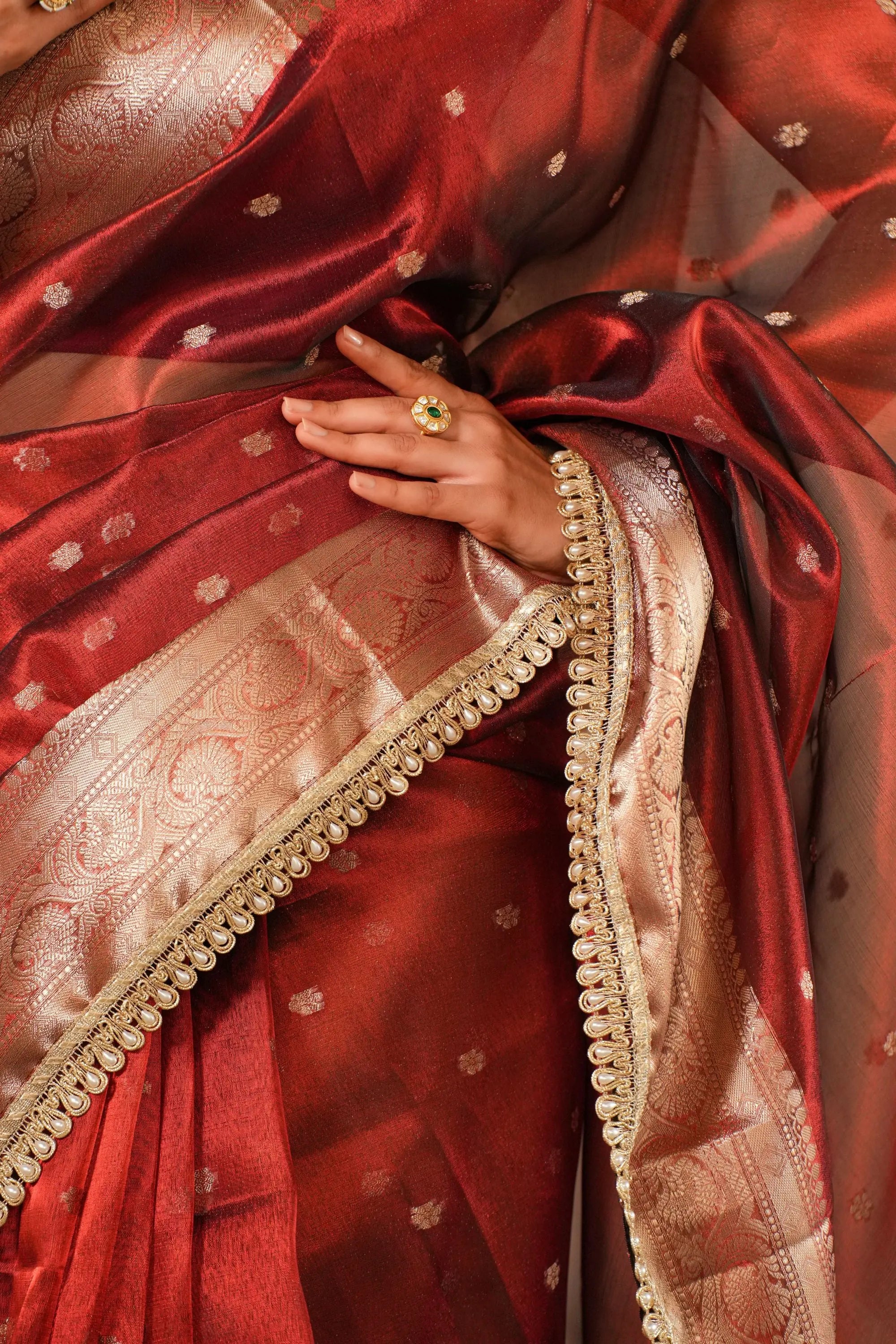 Image of Suvrana : Ethnic Motifs Woven Design in Zari Organza Saree Sathiraa Sarees